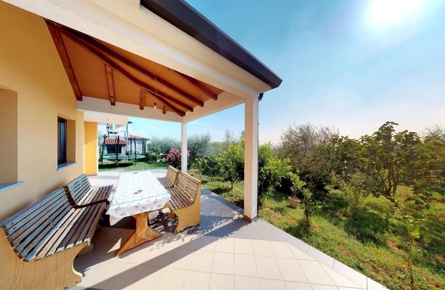 Appartement de deux chambres avec la terrasse Vilanija, Umag (A-17240-b)