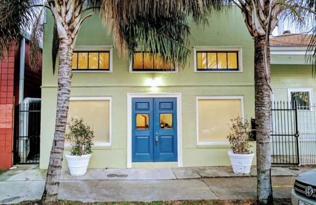 Two bedroom Comfort Near Everything!!!