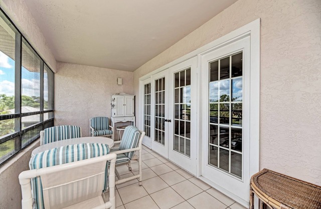 CONDO DE DEUX CHAMBRES DISPONIBLE AU BURNT STORE MARINA AND COUNTRY CLUB