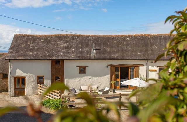 Two Bedroom Cottage - Saunton - HEATED SWIMMING POOL