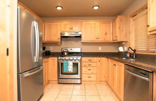 #12 NEW Raspberry Garden Luxury Suites