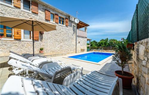 Two-Bedroom Holiday Home In Medancici
