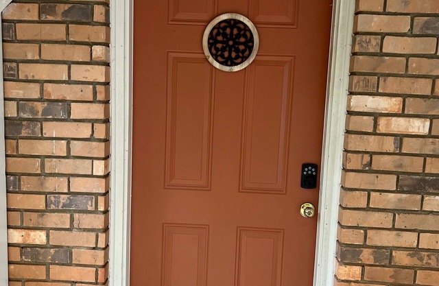 Two Bedroom home near UGA - with newly renovated floors!!