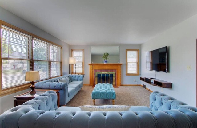 Two Bedroom King Suite near Hall of Fame w/ Garage
