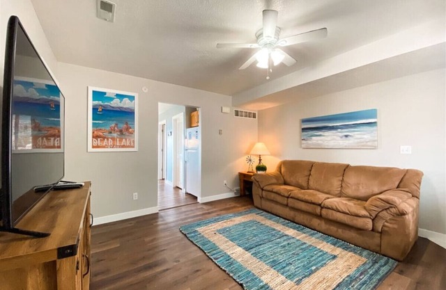 918 # 4, magnifique condo avec vue sur le lac avec 2 lits, 2 salles de bain, 6 couchages
