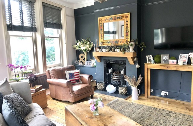 Two bedroom loft style apartment in leafy suburb