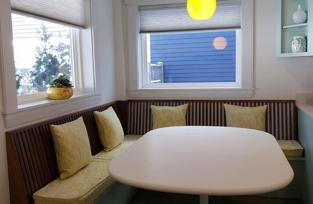 Appartement moderne de deux chambres au centre du centre-ville de Hallowell