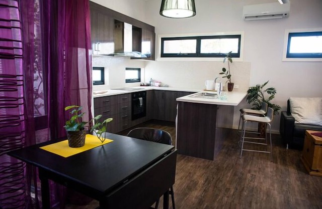 Villa de deux chambres, moderne, propre et située au centre