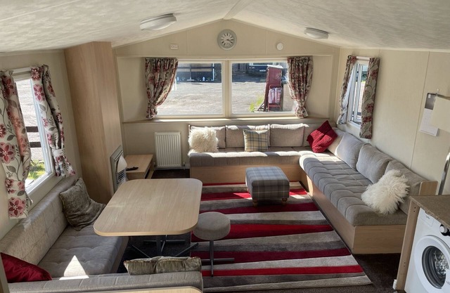 Two Bedroom Willerby Parkhome in Uddingston
