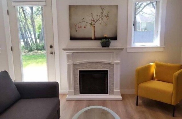 Two bedrooms with 2.5 Bathrooms 1400 square feet Townhouse
