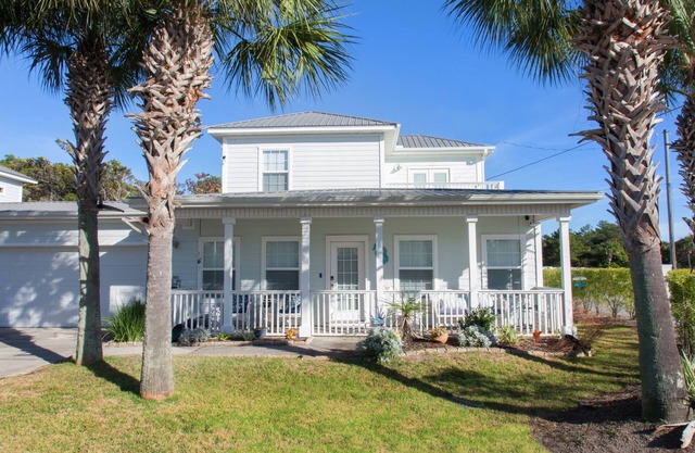 TWO blocks from the beach! Beds for 8, 10 maximum allowed.