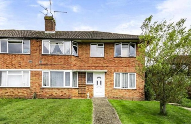 Two Double Bedroom Maisonette with rear garden.