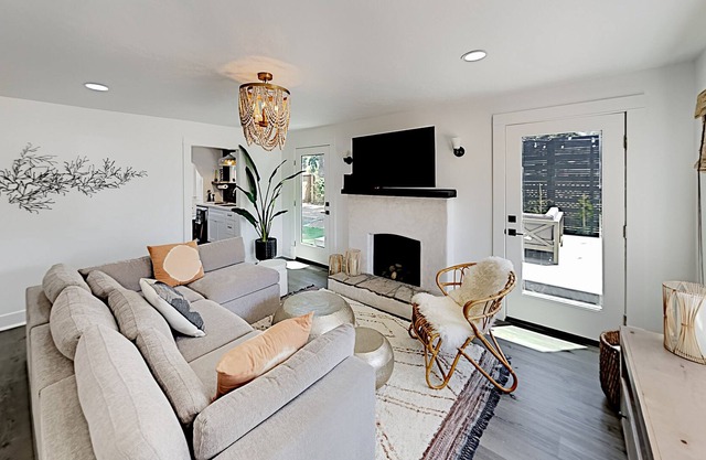 Two Downtown dog-friendly cottages near Morro Bay - walk to waterfront & dining