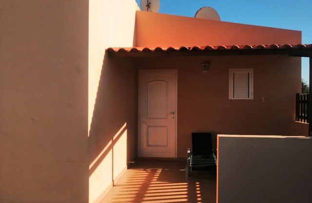 MAISON DE DEUX PALMIERS. pour 4 personnes dans la zone de cap de barbaria