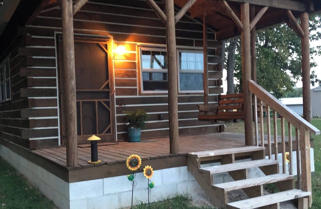 Furnished cabin near Taswell, minutes from Patoka Lake Area and French Lick
