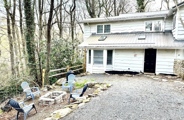 Two miles from Appalachian State University private basement - 720 sq. feet