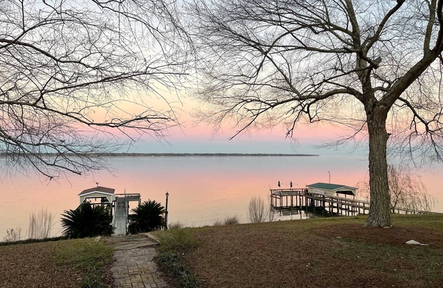 Two Palms Lakehouse in Santee Just minutes from I95