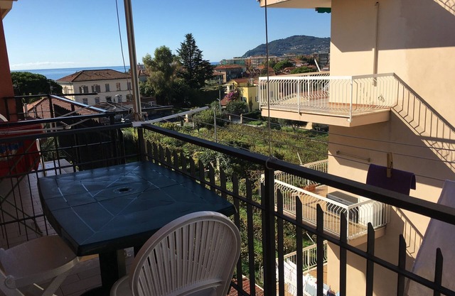 Appartement de deux pièces à Cervo à 300 m de la mer (Cit. 008017-LT-0120)