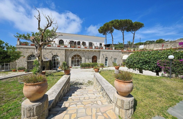 Appartement dans une villa avec piscine, parking et salle de gym jusqu'à 12 lits