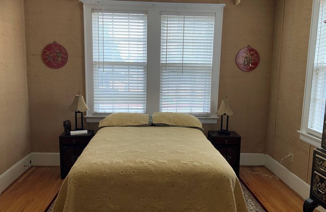 Two room suites, 1 minute to shopping and restaurants.
