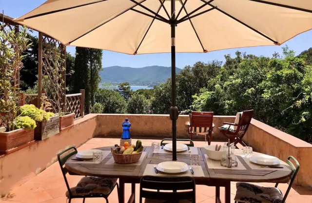 Appartement de deux chambres, avec terrasse, à 50 mètres de la mer