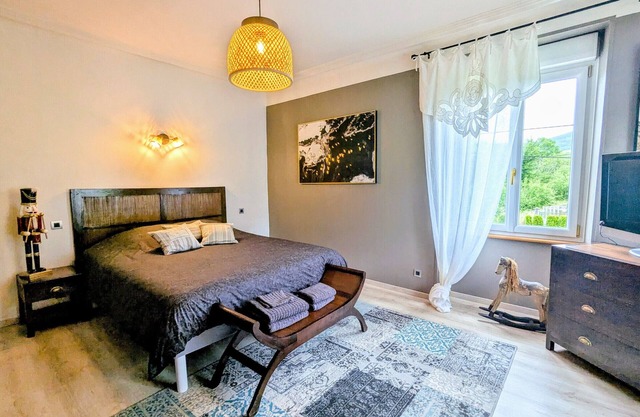 Two rooms with separate entrance and garden access