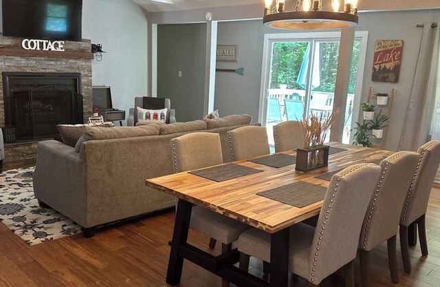 Cottage récemment rénové niché dans un quartier calme et boisé paisible