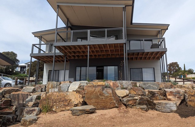 Maison de plage moderne de deux étages avec une vue imprenable