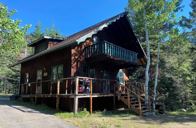 Two story cabin located in Peaceful Valley, close to national parks.