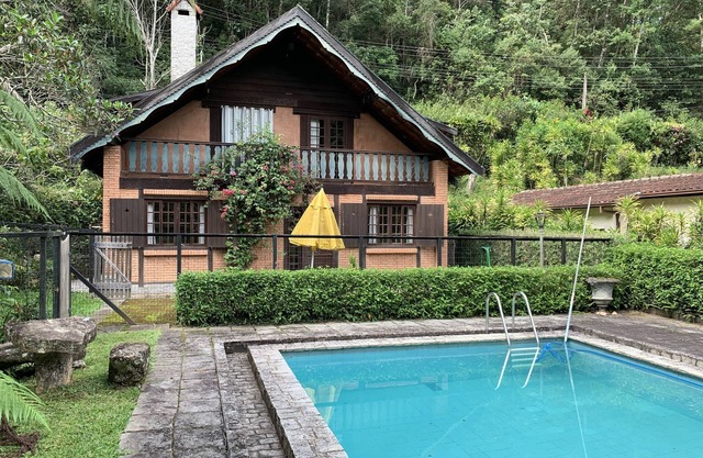 Maison à deux étages à Mury