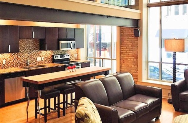 Executive Loft 2 étages sur le Strip du centre-ville