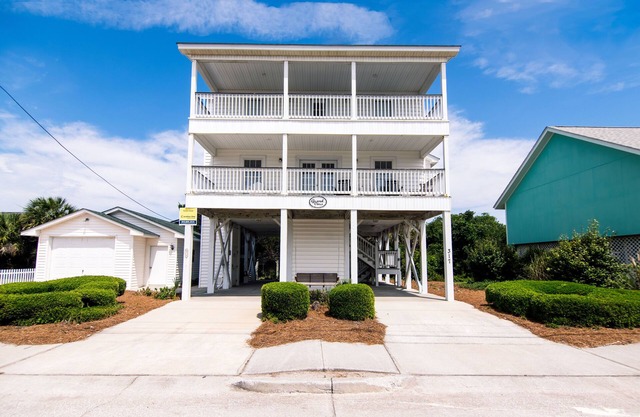 Two Story Second Row Home w/ Ocean Views; Cable TV/WiFi; Elevator For a Fee