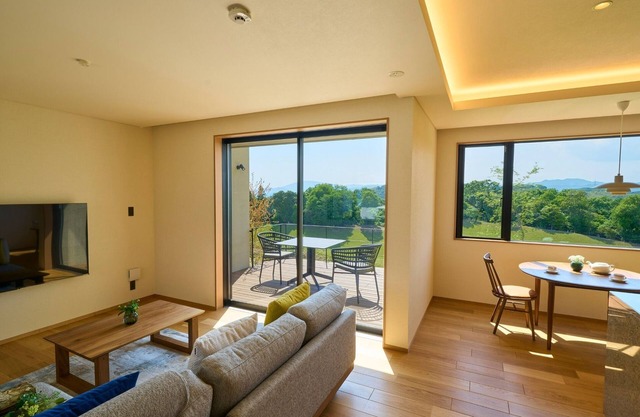 Twostory twin villa with half board Golf course / Takehara Hiroshima