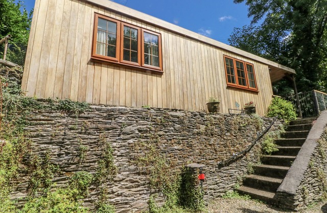 TY BARDDU, pet friendly, with a garden in Newcastle Emlyn
