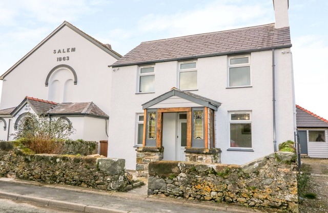 Ty Capel, PWLLHELI