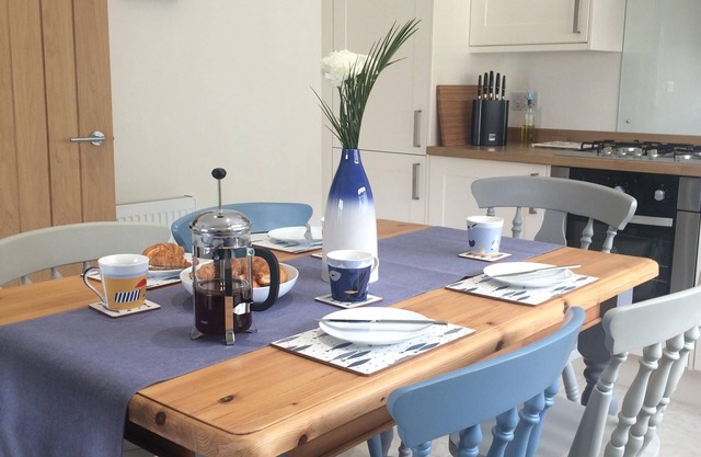 Tŷ Haf, hébergement convivial pour les familles, avec parking, au centre de St Davids