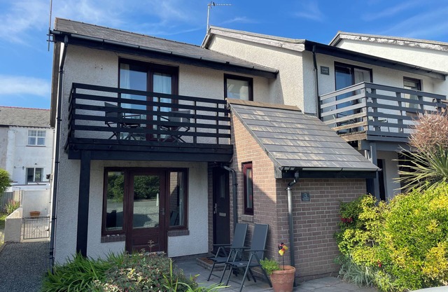 TY HAF, pet friendly, country holiday cottage in Trearddur Bay