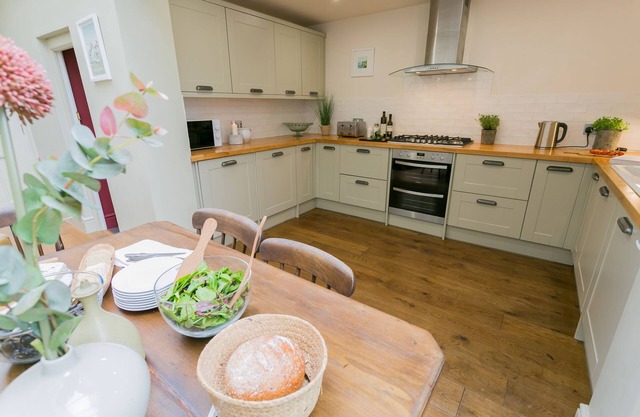 Ty Medi - a town that sleeps 6 guests in 4 bedrooms
