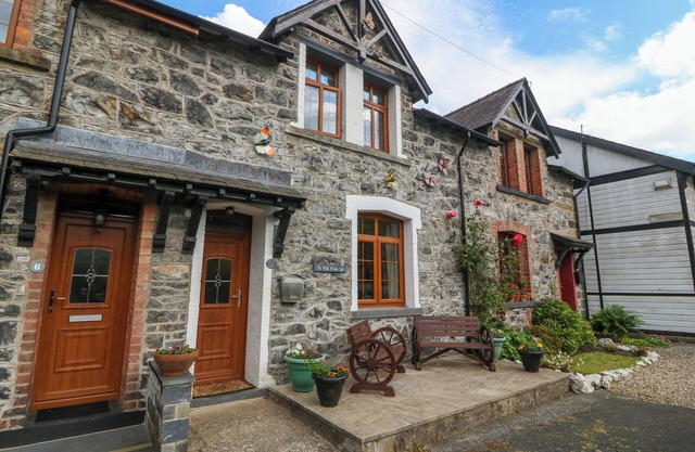 TY PILI PALA, family friendly, with a garden in Betws-Y-Coed