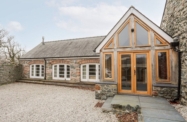 Ty Siam, NEWBOROUGH