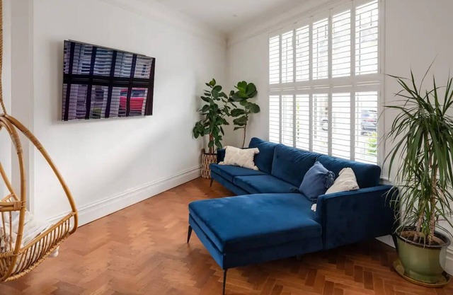 Ty Triongl - Stunning Home Near City Centre