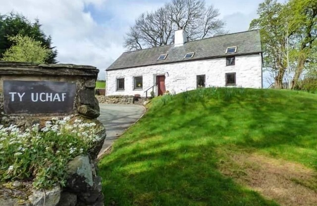 Ty Uchaf, LLANGWM