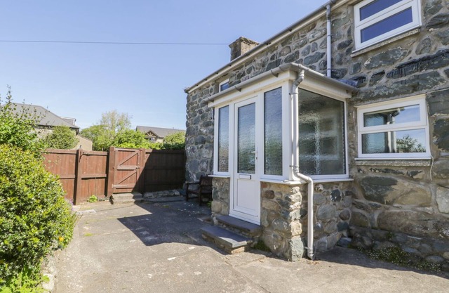 Ty Uchaf, DYFFRYN ARDUDWY