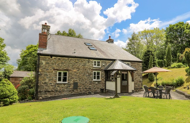 Ty Uchaf, LLANBRYNMAIR
