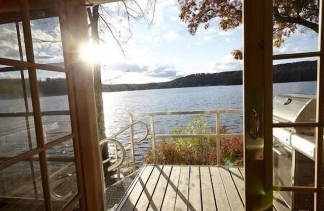 Tyler House, pasos del lago Spofford