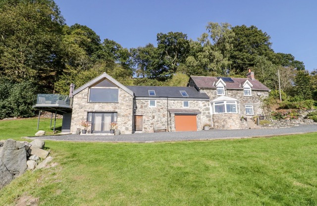 Tyn Llwyn, PENCOED