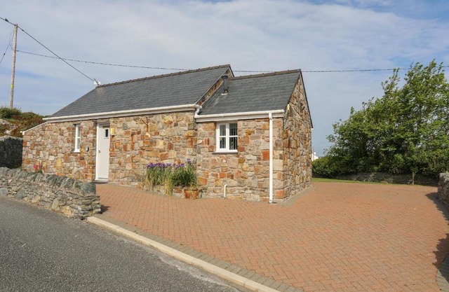 Tyn Towyn - Bwthyn Carreg
