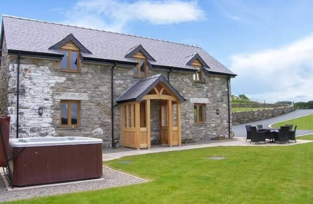 Tyn Y Celyn Canol, RUTHIN