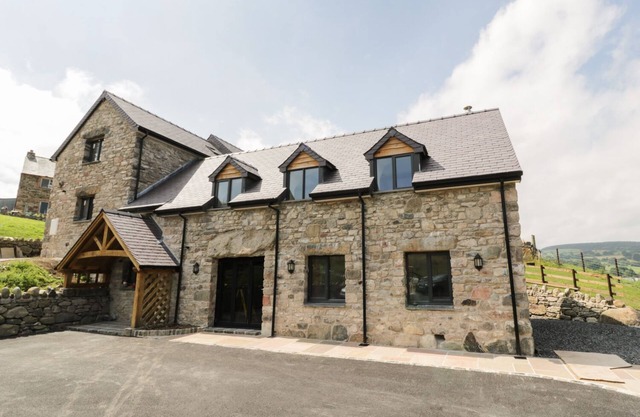 Tyn Y Celyn Isaf, RUTHIN