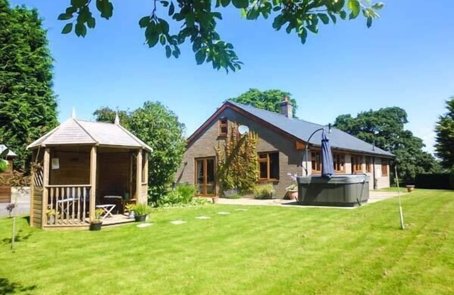 Bungalow Tynddol, LLANBADARN FYNYDD